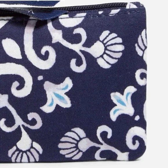 Vera Bradley - Patterned Zip ID Case - NWT - Picture 3 of 5